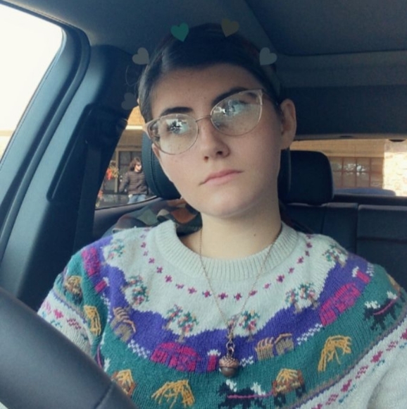 Meet your Posher, Amanda Hopper - Picture 4 of 10